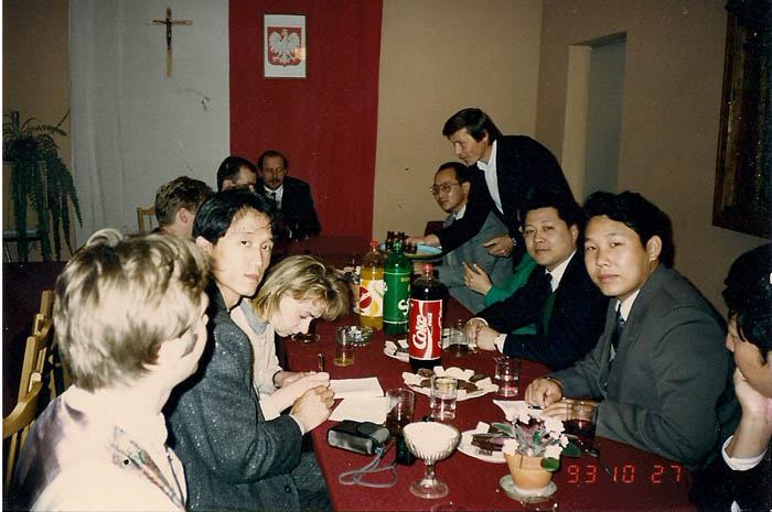1993年鐘祥縣葛粉廠廠長邵仙墻被共青團中央選派參加中歐青年友好代表團在波蘭農民黨青年總部訪問