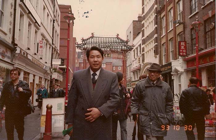 1993年鐘祥縣葛粉廠廠長邵仙墻被共青團中央選派參加中歐青年友好代表團參觀英國倫敦唐人街